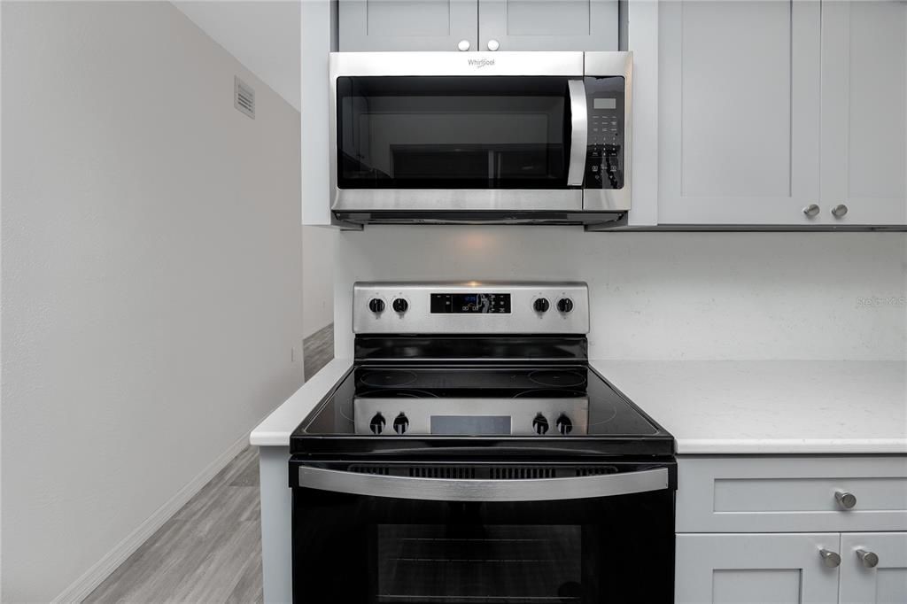 For Sale: $129,900 (2 beds, 2 baths, 875 Square Feet)