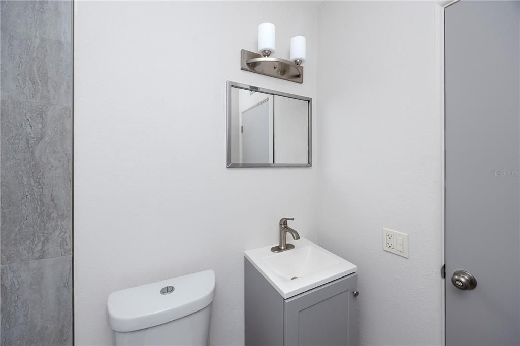 For Sale: $129,900 (2 beds, 2 baths, 875 Square Feet)