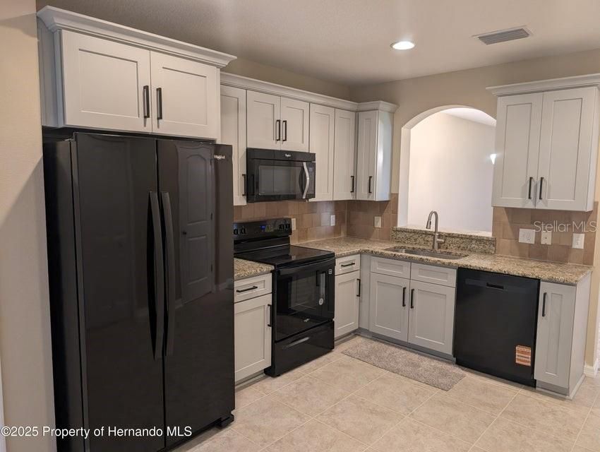 Activo con contrato: $220,000 (2 camas, 2 baños, 1262 Pies cuadrados)