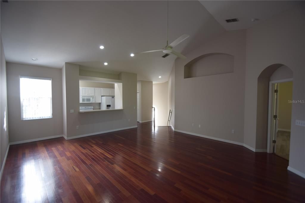 For Rent: $2,100 (3 beds, 2 baths, 1616 Square Feet)