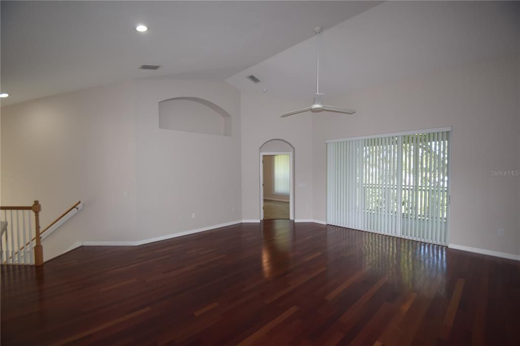 For Rent: $2,100 (3 beds, 2 baths, 1616 Square Feet)