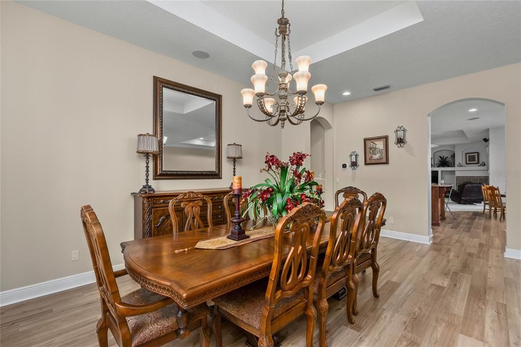 Под контрактом: $965,000 (4 спален, 3 ванн, 3271 Квадратных фут)