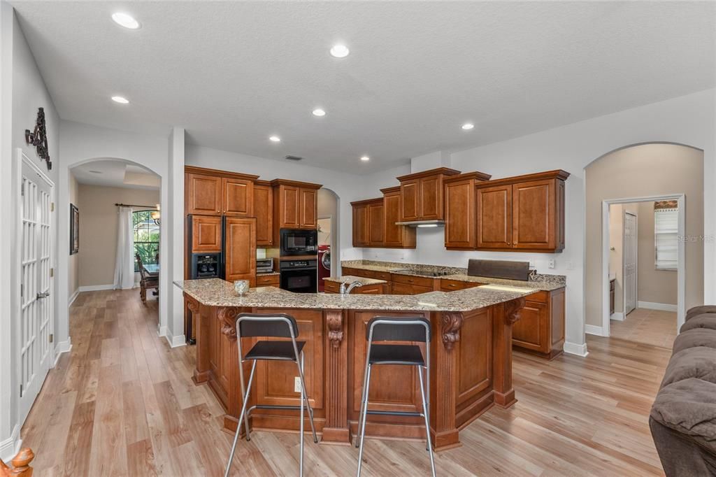 Под контрактом: $965,000 (4 спален, 3 ванн, 3271 Квадратных фут)