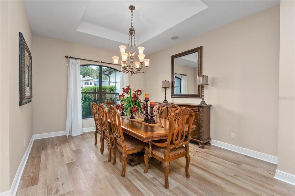 Под контрактом: $965,000 (4 спален, 3 ванн, 3271 Квадратных фут)