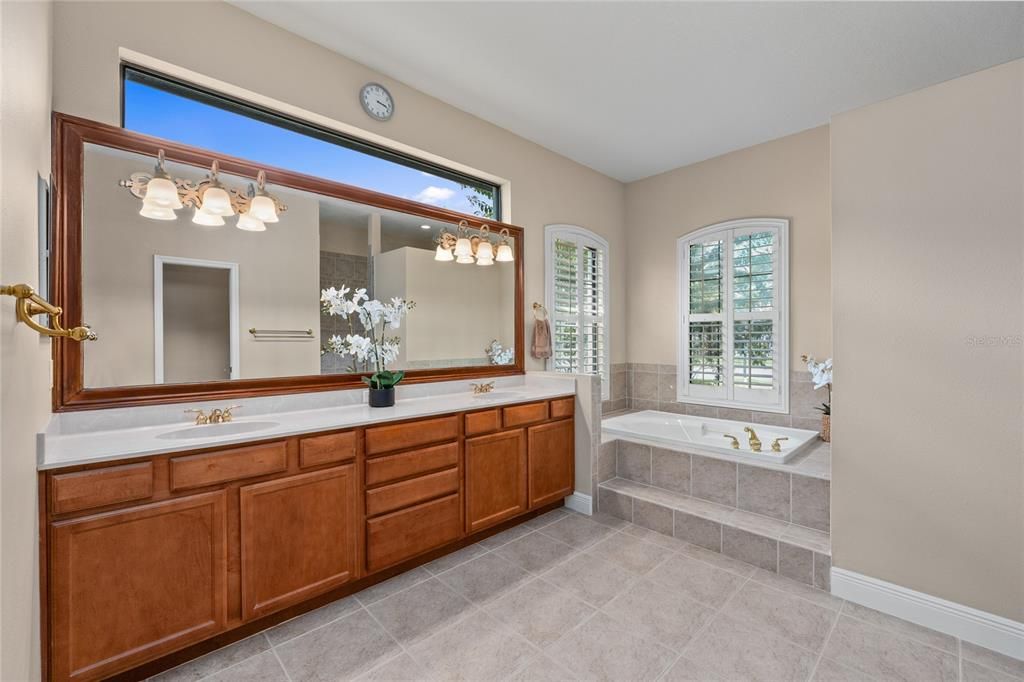 Под контрактом: $965,000 (4 спален, 3 ванн, 3271 Квадратных фут)