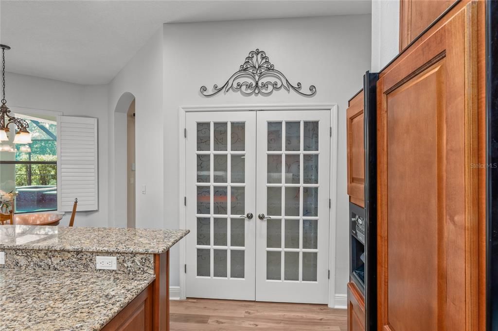 Под контрактом: $965,000 (4 спален, 3 ванн, 3271 Квадратных фут)