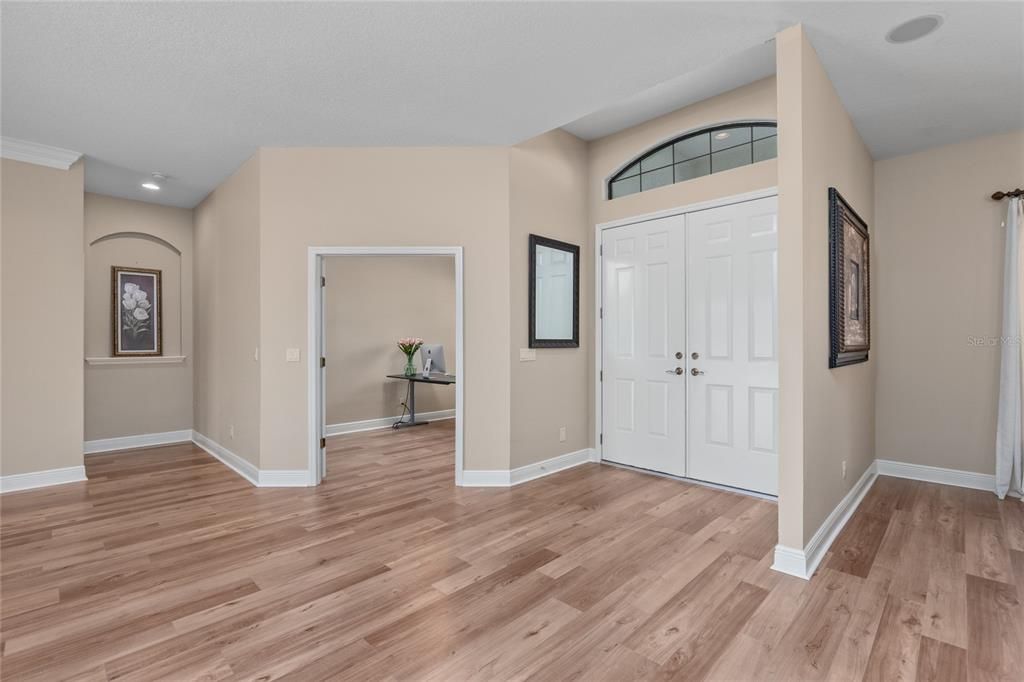 Под контрактом: $965,000 (4 спален, 3 ванн, 3271 Квадратных фут)