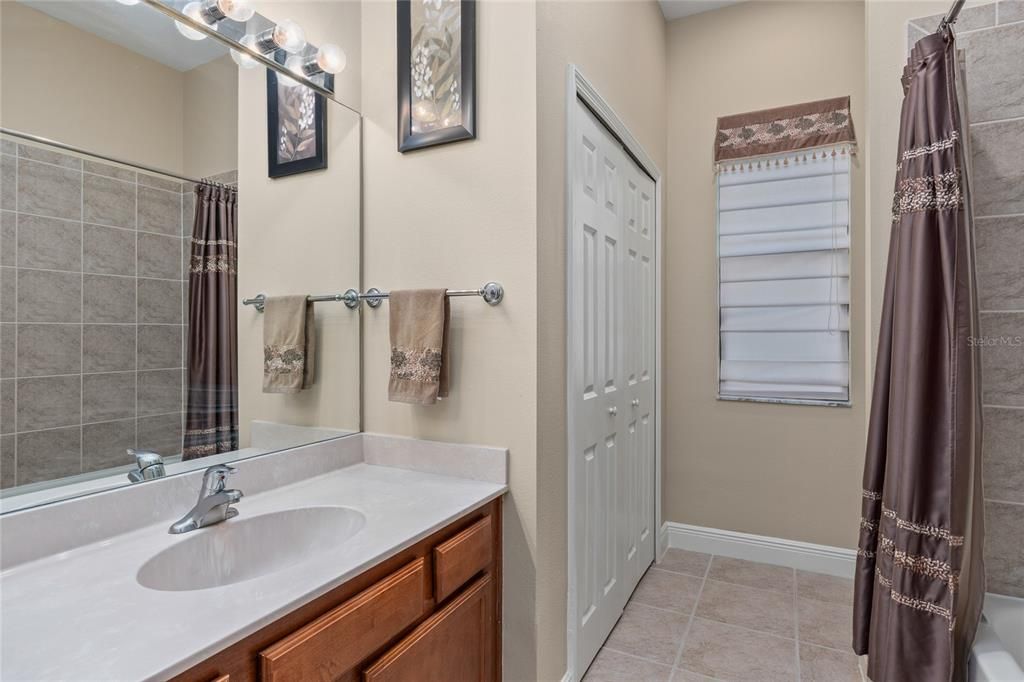 Под контрактом: $965,000 (4 спален, 3 ванн, 3271 Квадратных фут)