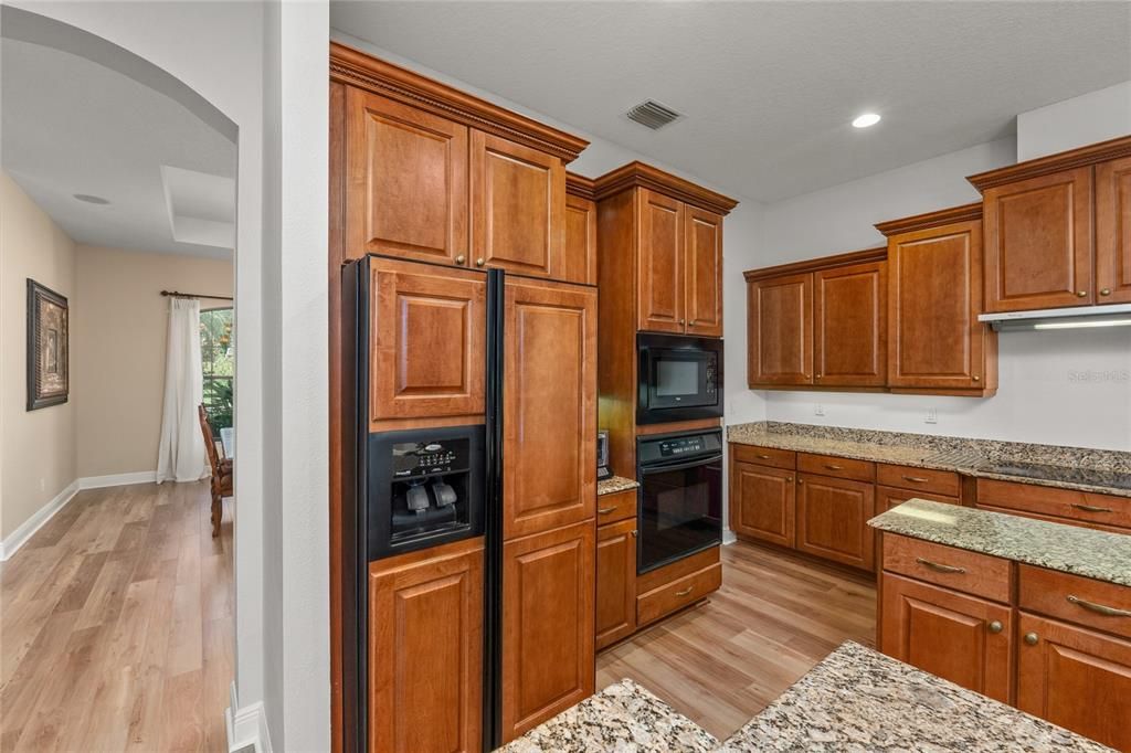 Под контрактом: $965,000 (4 спален, 3 ванн, 3271 Квадратных фут)