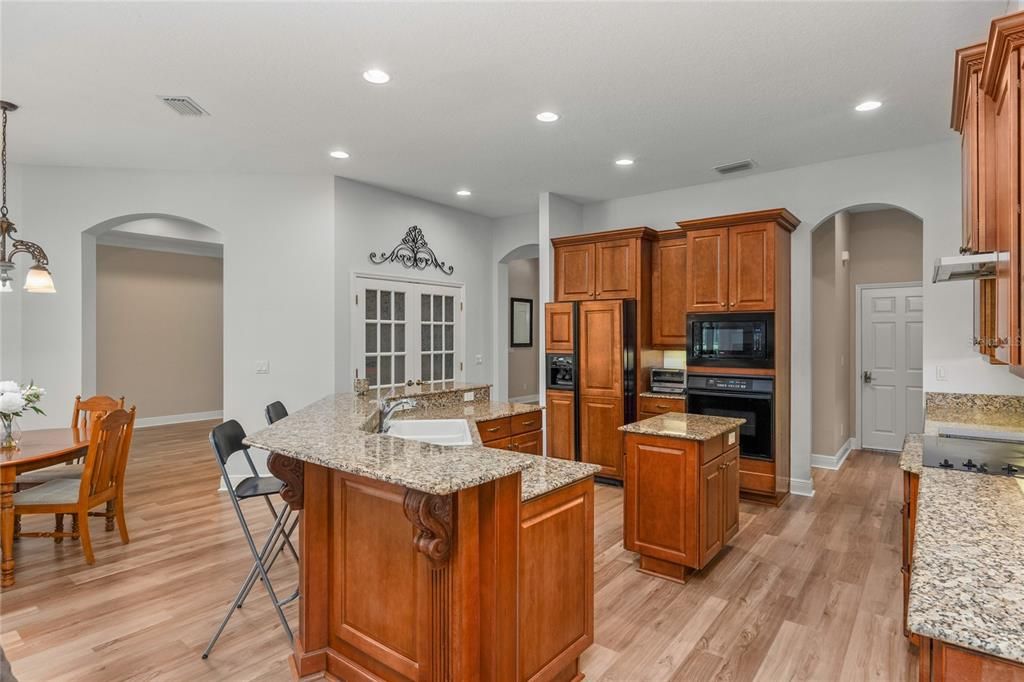 Под контрактом: $965,000 (4 спален, 3 ванн, 3271 Квадратных фут)