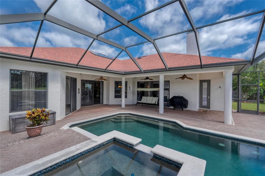 Под контрактом: $965,000 (4 спален, 3 ванн, 3271 Квадратных фут)