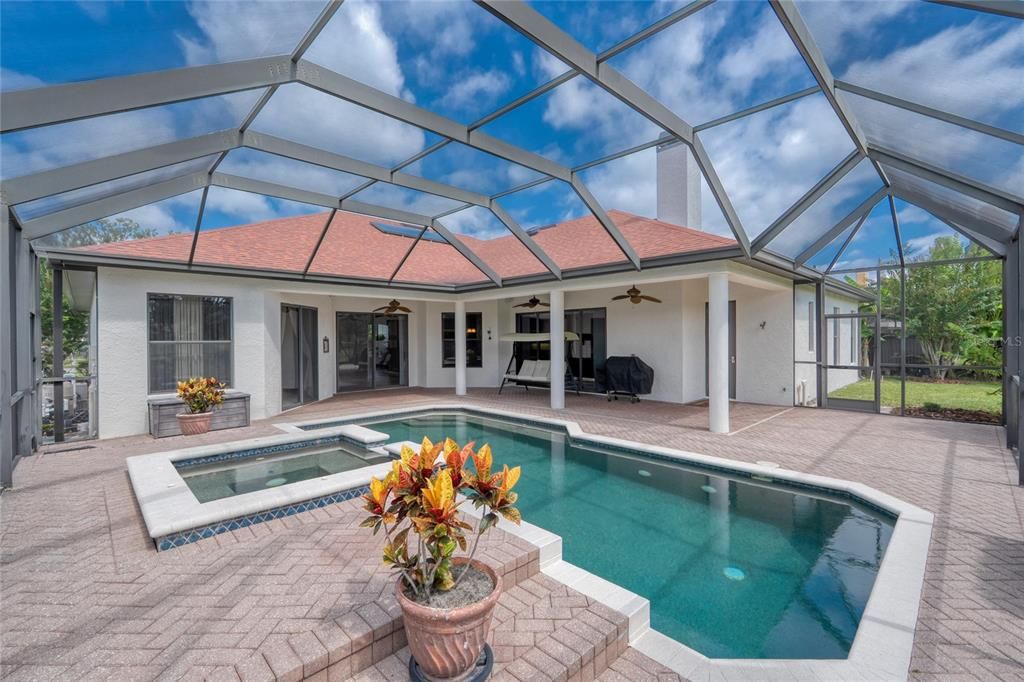 Под контрактом: $965,000 (4 спален, 3 ванн, 3271 Квадратных фут)