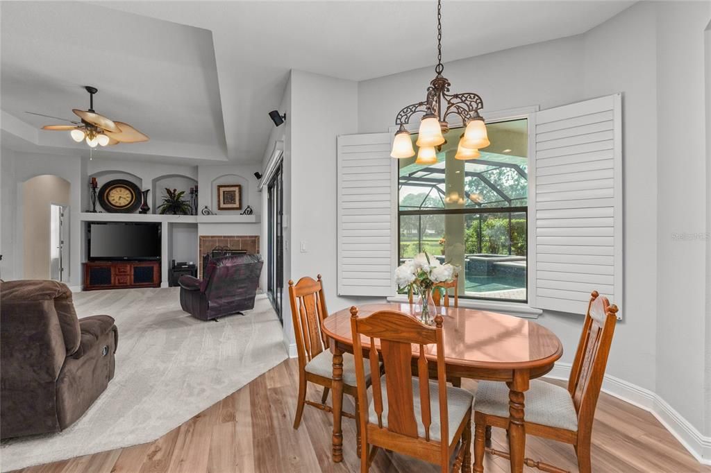 Под контрактом: $965,000 (4 спален, 3 ванн, 3271 Квадратных фут)