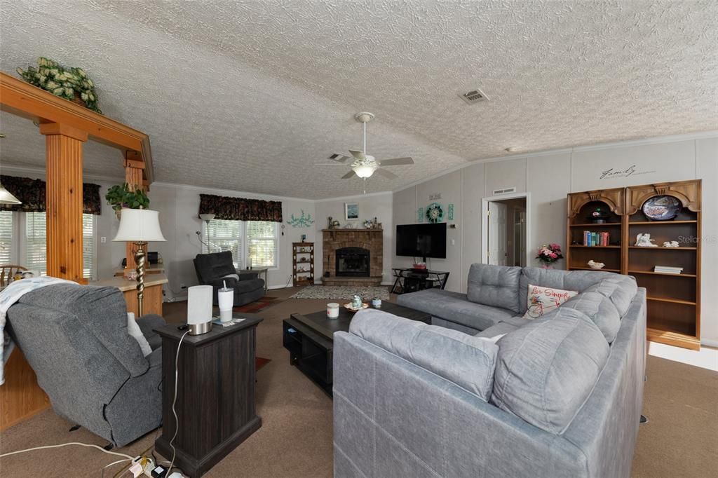 For Sale: $254,900 (3 beds, 2 baths, 1836 Square Feet)