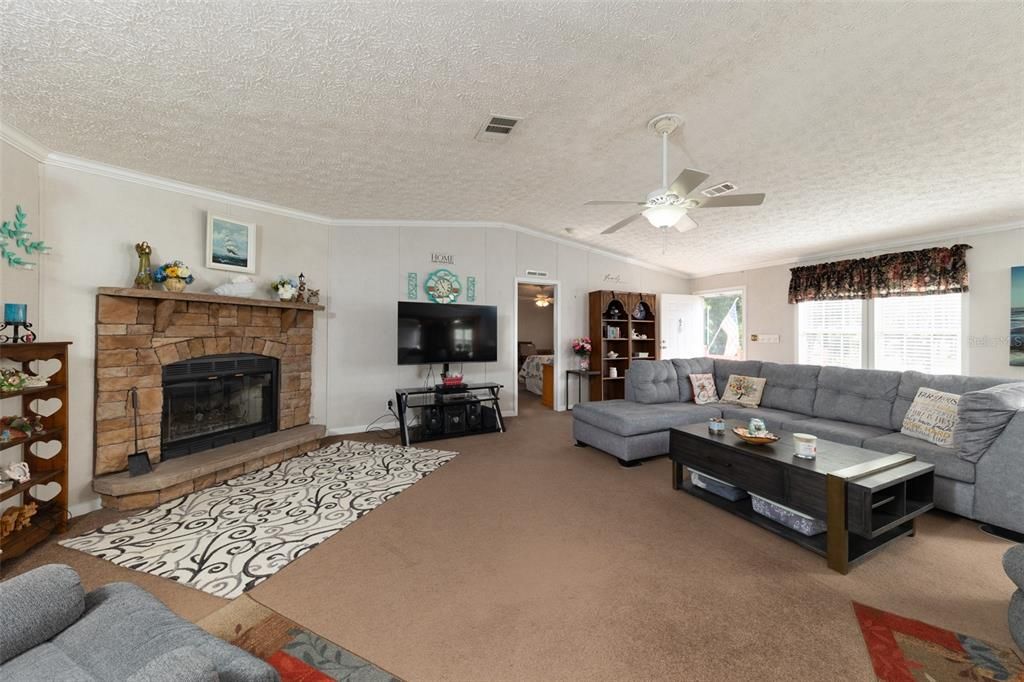 For Sale: $254,900 (3 beds, 2 baths, 1836 Square Feet)