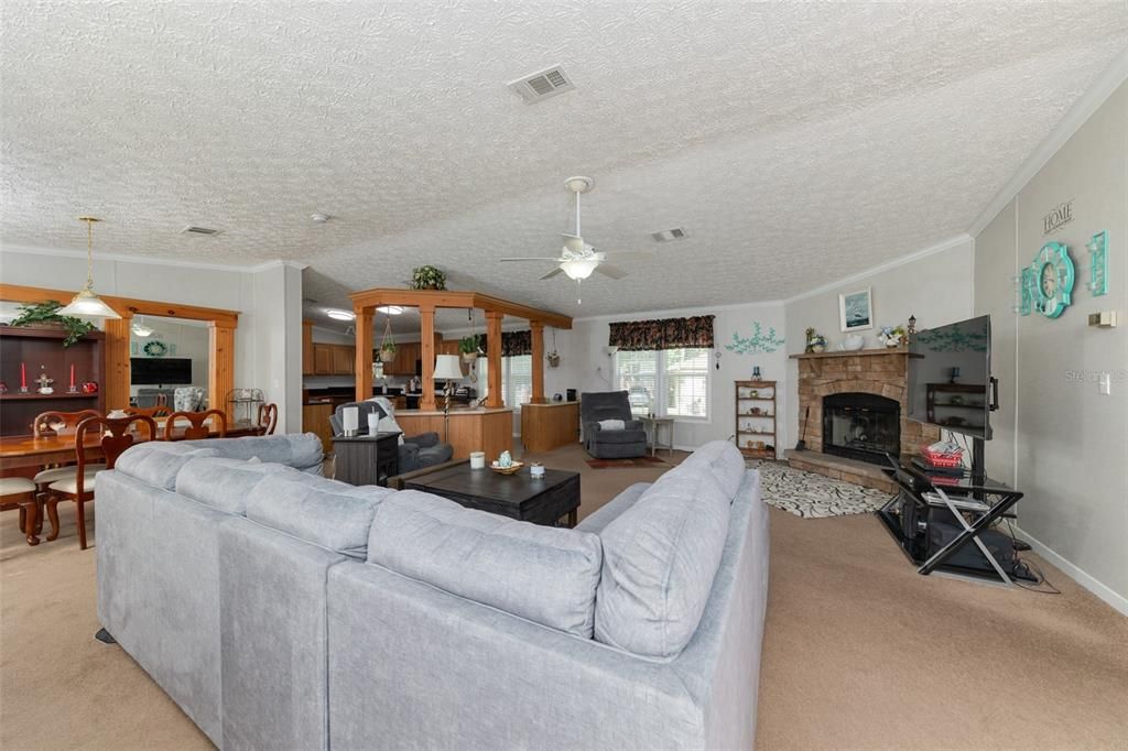 For Sale: $254,900 (3 beds, 2 baths, 1836 Square Feet)