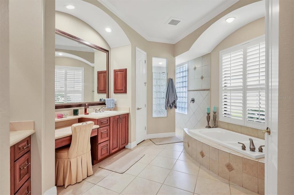 For Sale: $1,215,000 (5 beds, 4 baths, 3686 Square Feet)