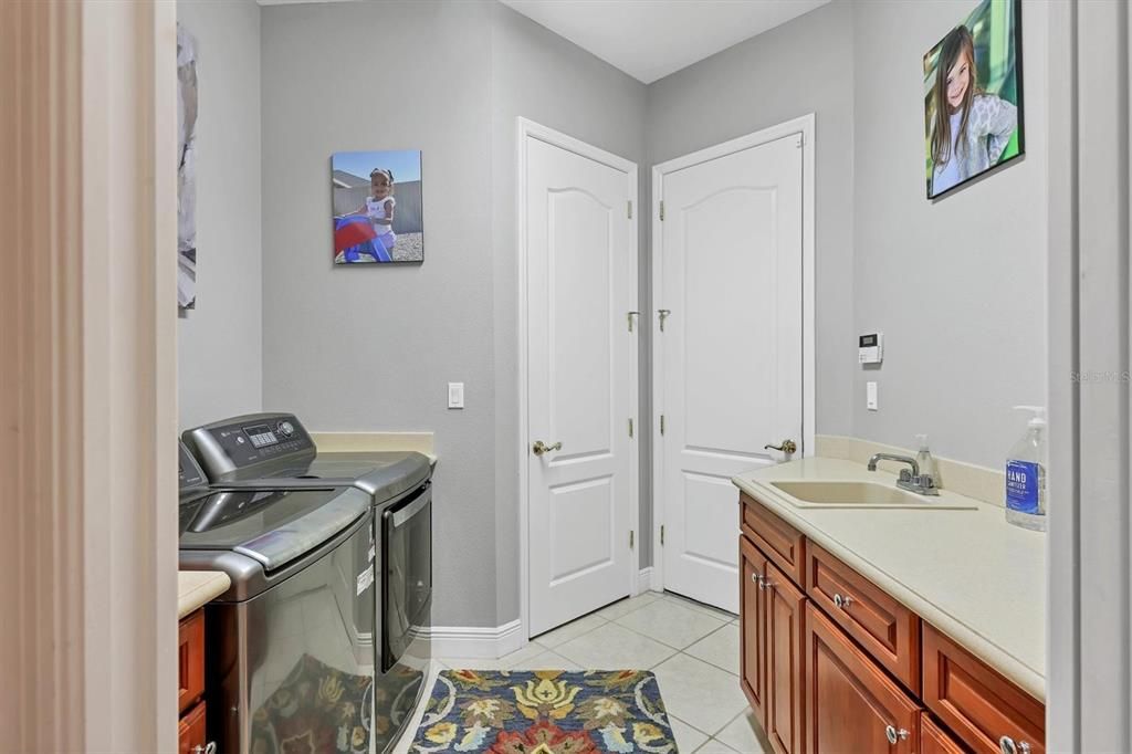 For Sale: $1,215,000 (5 beds, 4 baths, 3686 Square Feet)