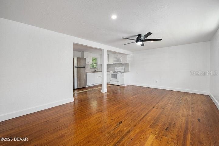 For Sale: $174,500 (2 beds, 1 baths, 760 Square Feet)