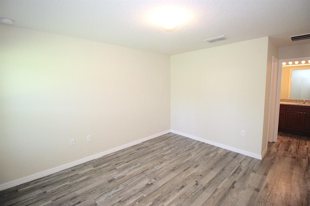 For Sale: $499,000 (6 beds, 0 baths, 2613 Square Feet)