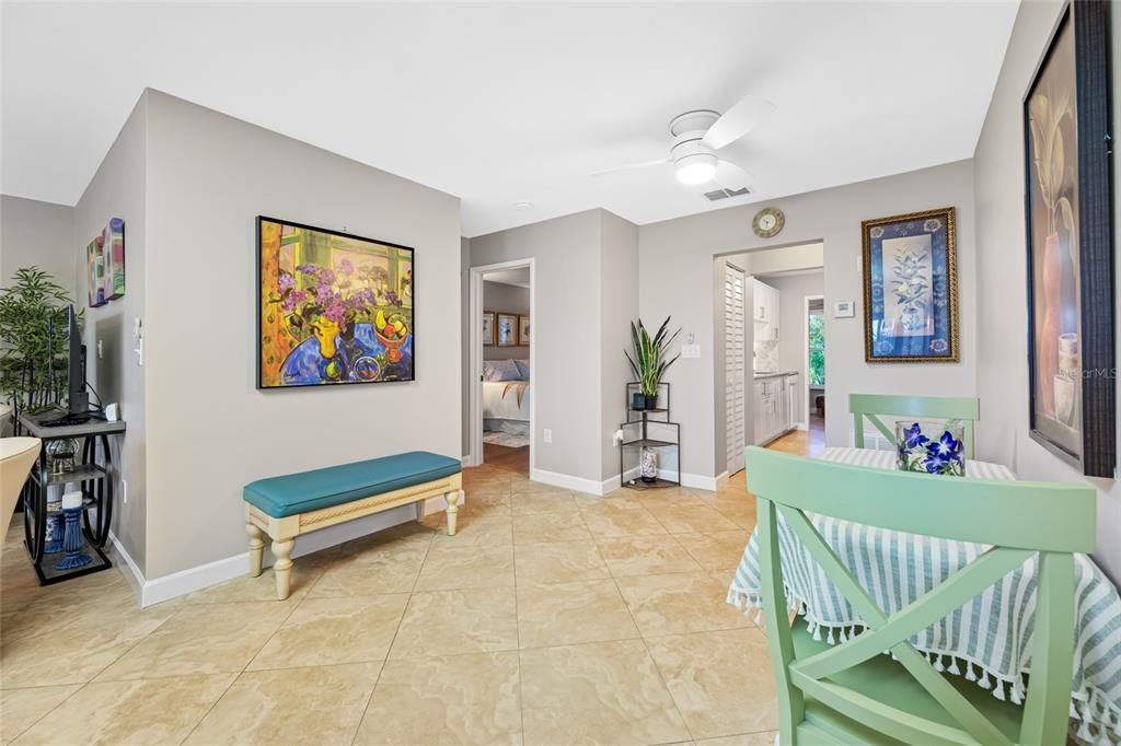 Под контрактом: $120,000 (1 спален, 1 ванн, 835 Квадратных фут)