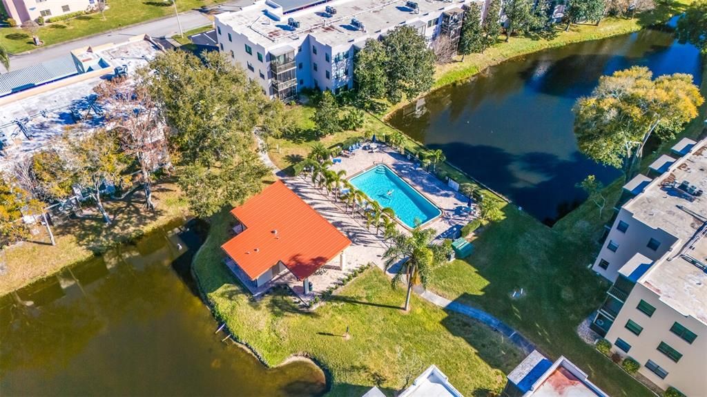 Под контрактом: $120,000 (1 спален, 1 ванн, 835 Квадратных фут)