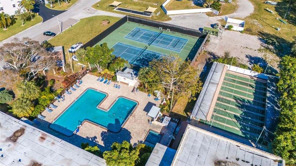 Под контрактом: $120,000 (1 спален, 1 ванн, 835 Квадратных фут)