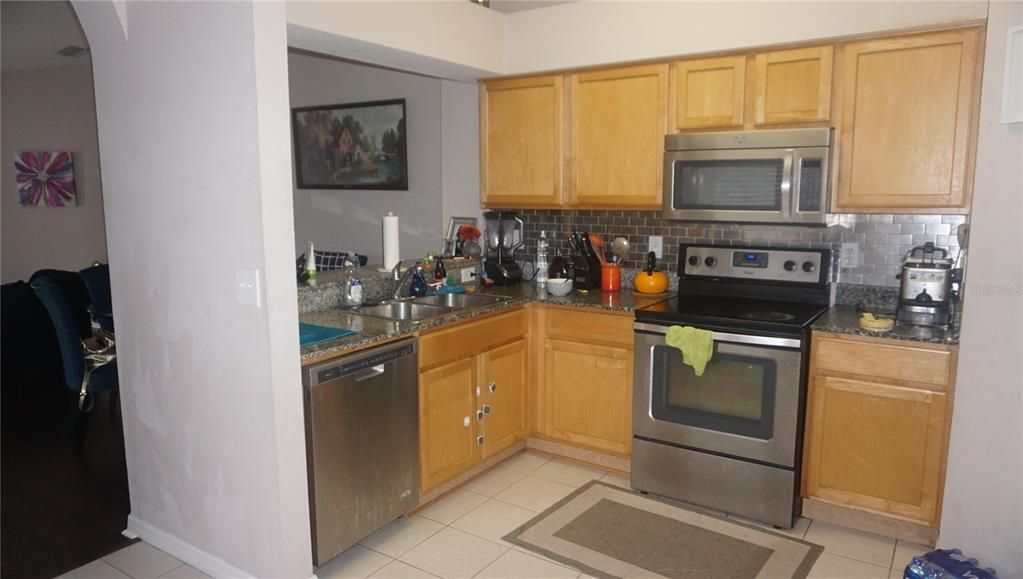 Active With Contract: $1,700 (3 beds, 2 baths, 1301 Square Feet)