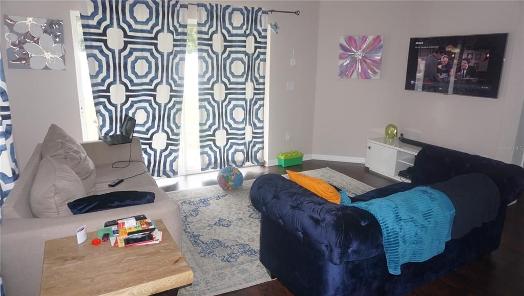 Active With Contract: $1,700 (3 beds, 2 baths, 1301 Square Feet)