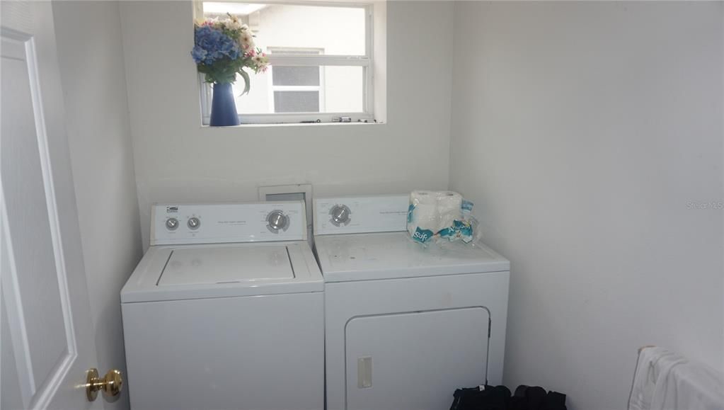 Active With Contract: $1,700 (3 beds, 2 baths, 1301 Square Feet)
