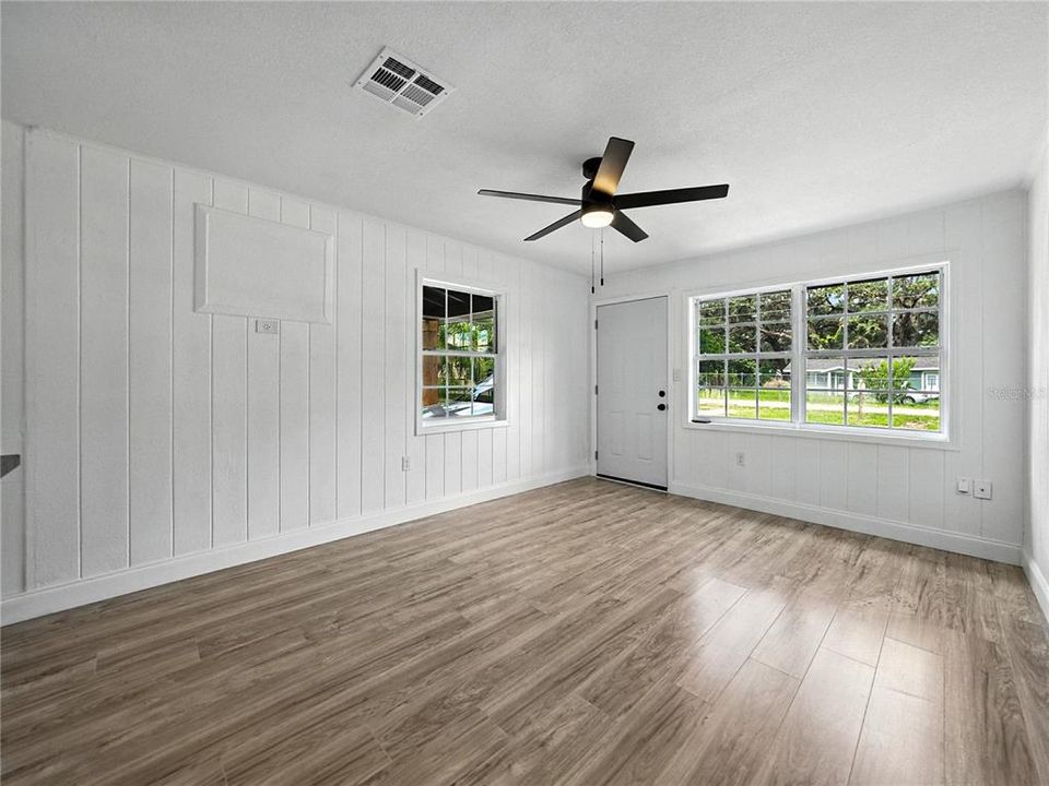 Active With Contract: $182,000 (3 beds, 1 baths, 815 Square Feet)