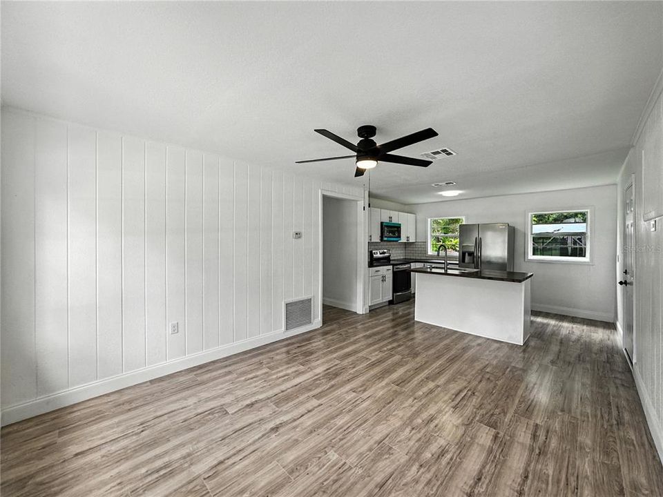 Active With Contract: $182,000 (3 beds, 1 baths, 815 Square Feet)