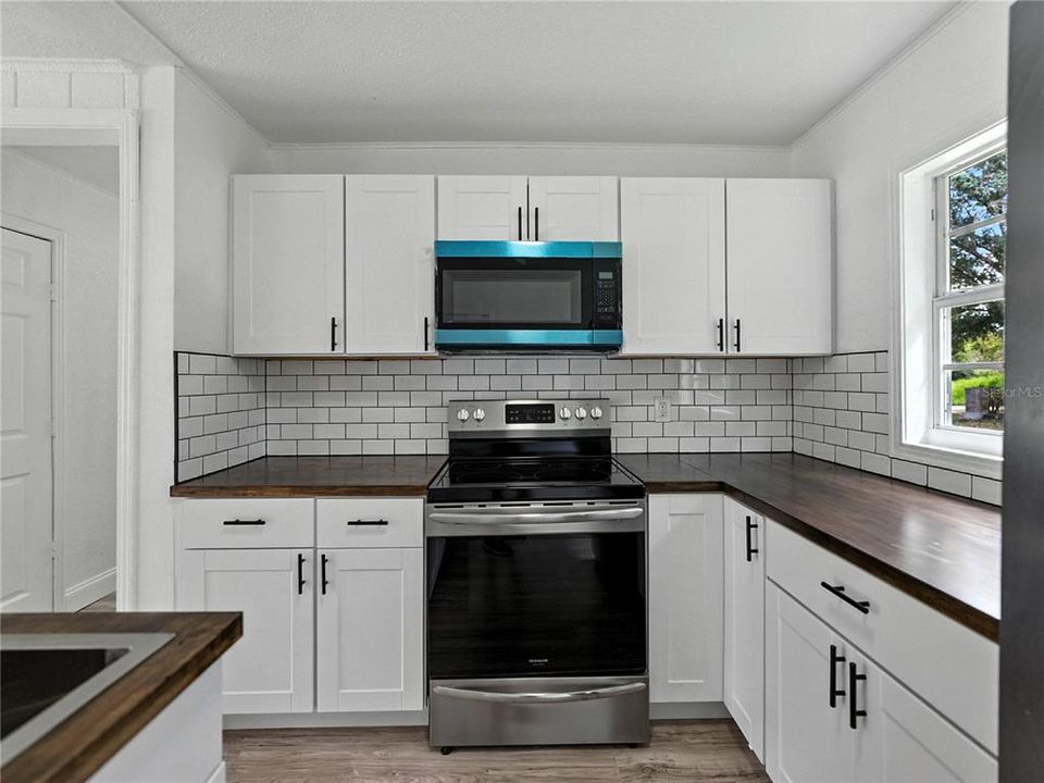 Active With Contract: $182,000 (3 beds, 1 baths, 815 Square Feet)