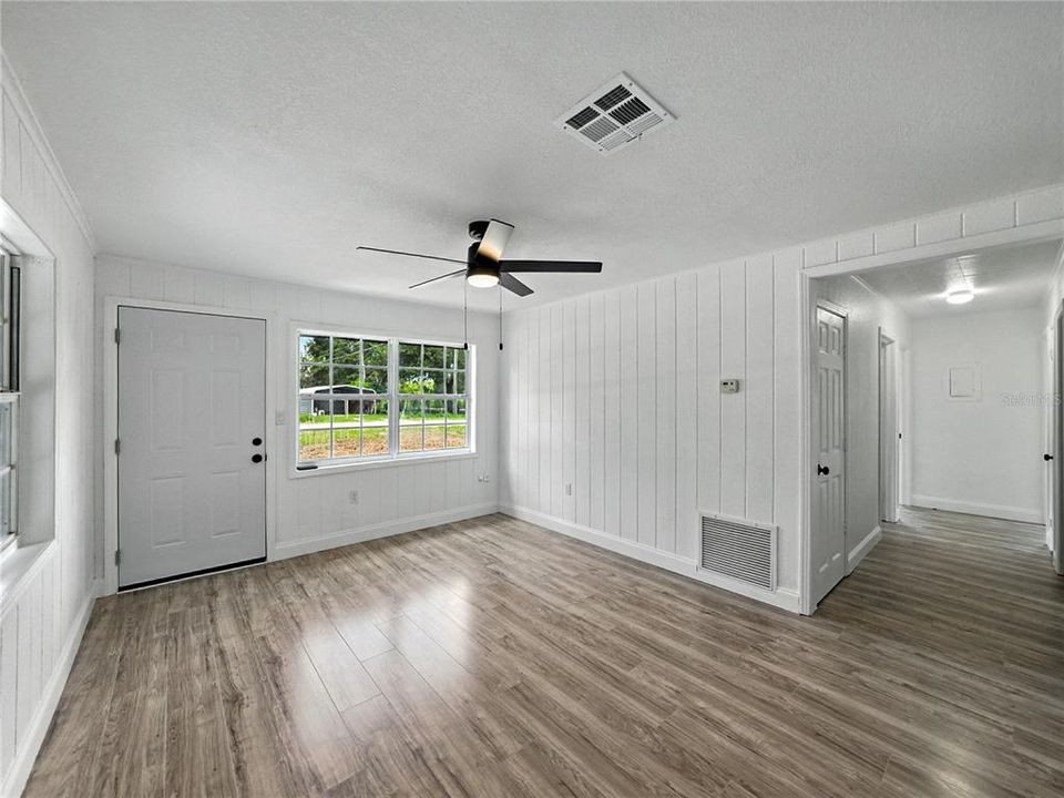 Active With Contract: $182,000 (3 beds, 1 baths, 815 Square Feet)