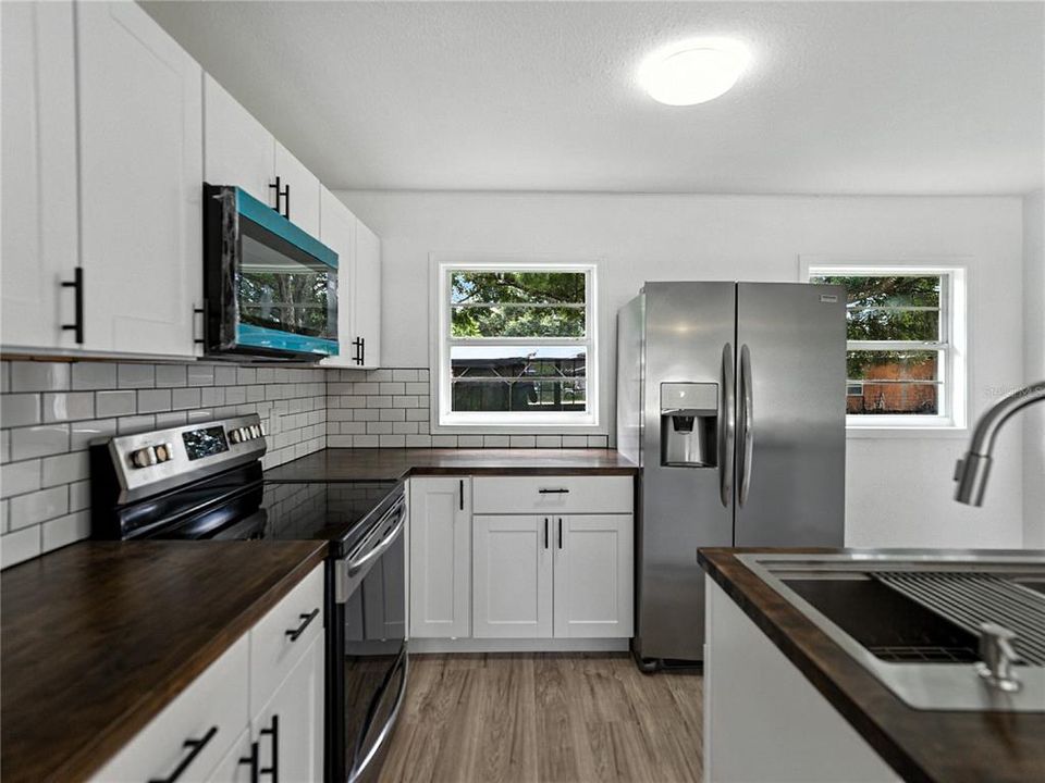 Active With Contract: $182,000 (3 beds, 1 baths, 815 Square Feet)