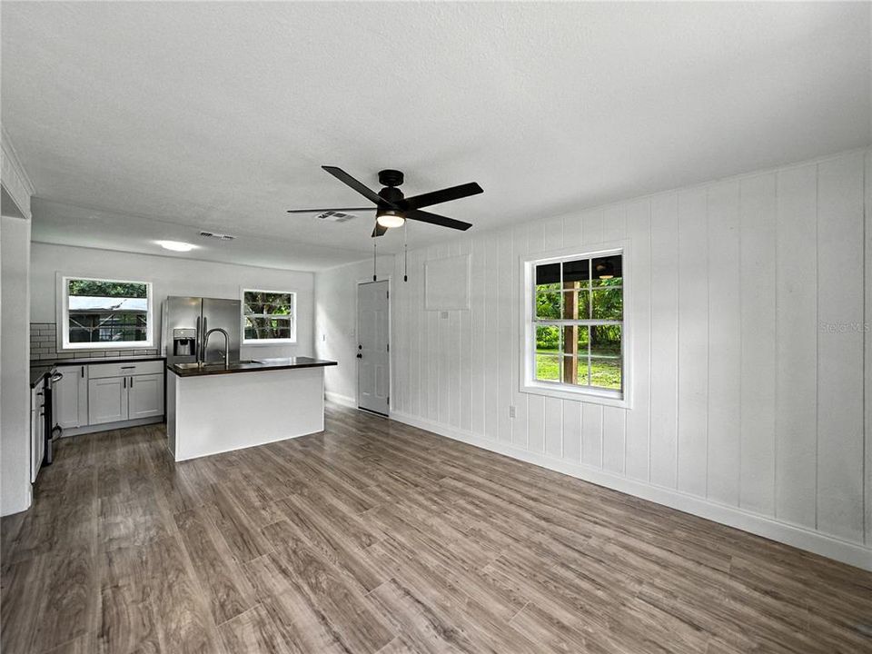 Active With Contract: $182,000 (3 beds, 1 baths, 815 Square Feet)