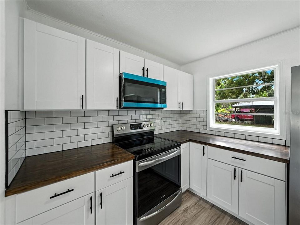 Active With Contract: $182,000 (3 beds, 1 baths, 815 Square Feet)