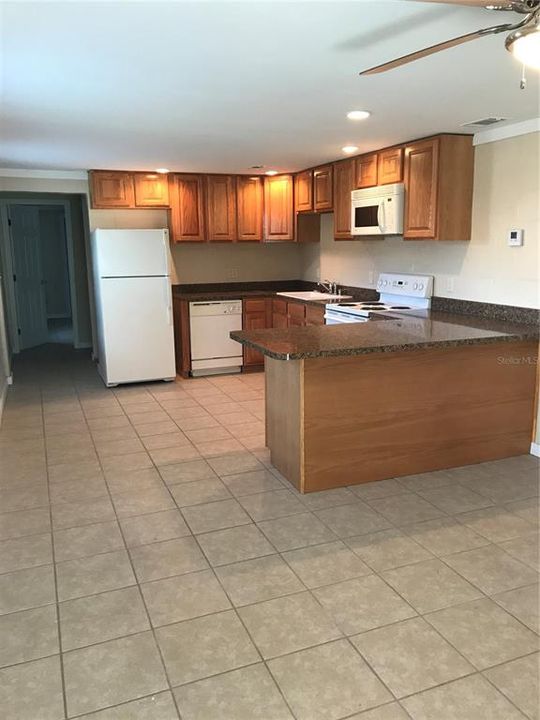 For Rent: $1,150 (1 beds, 1 baths, 615 Square Feet)