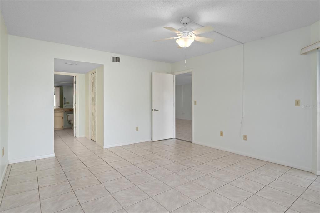 For Sale: $185,000 (2 beds, 2 baths, 1643 Square Feet)