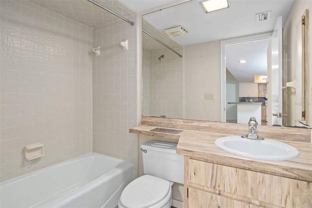 For Sale: $185,000 (2 beds, 2 baths, 1643 Square Feet)