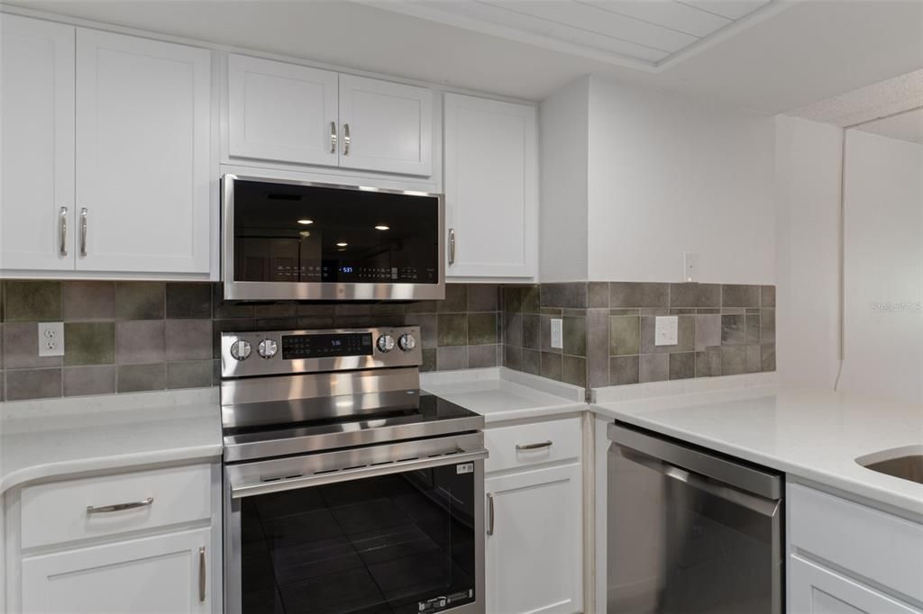 For Sale: $185,000 (2 beds, 2 baths, 1643 Square Feet)