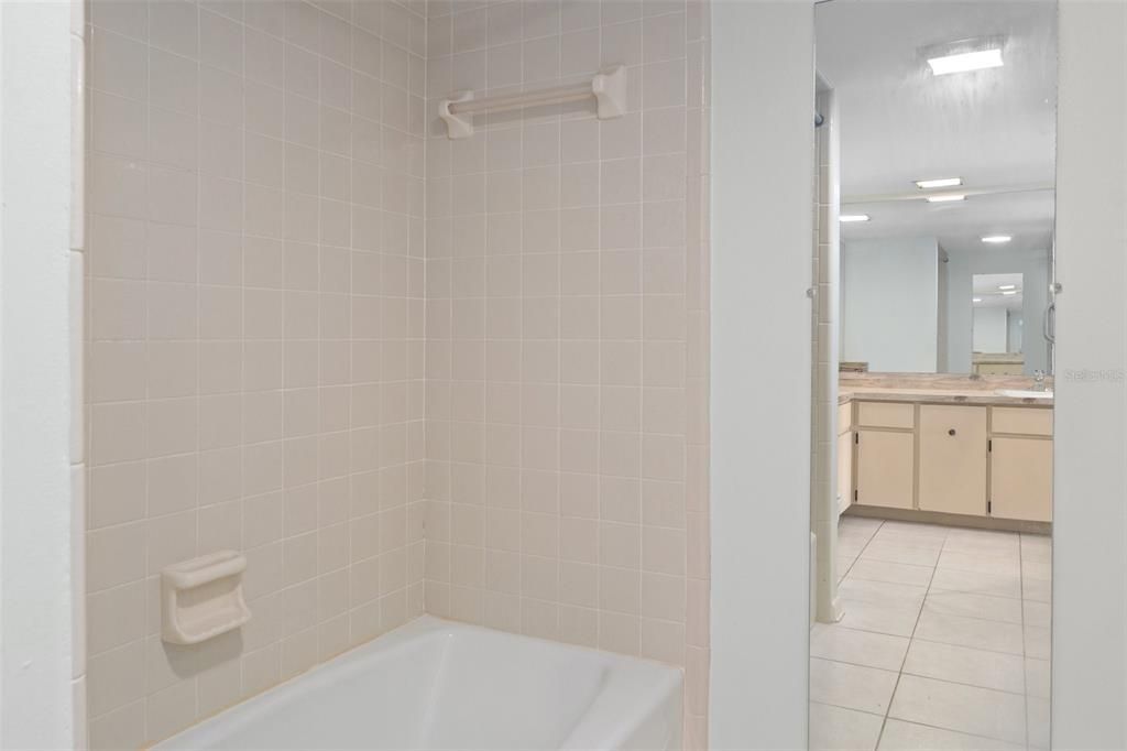 For Sale: $185,000 (2 beds, 2 baths, 1643 Square Feet)