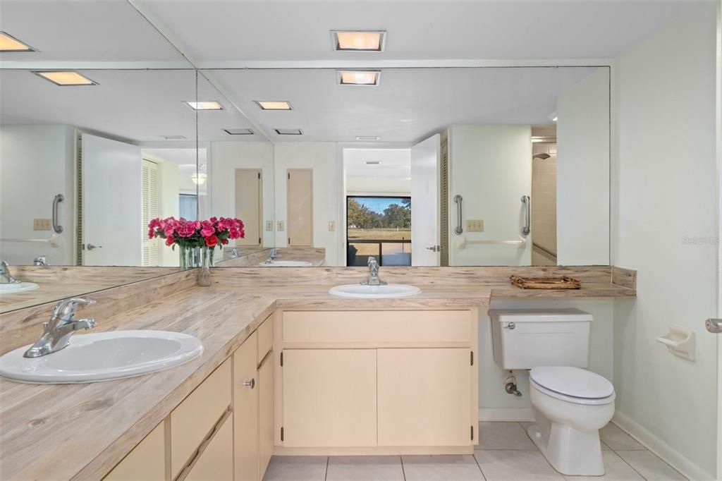 For Sale: $185,000 (2 beds, 2 baths, 1643 Square Feet)