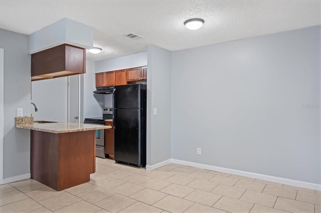 For Sale: $149,900 (2 beds, 2 baths, 918 Square Feet)