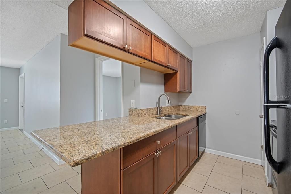 For Sale: $149,900 (2 beds, 2 baths, 918 Square Feet)