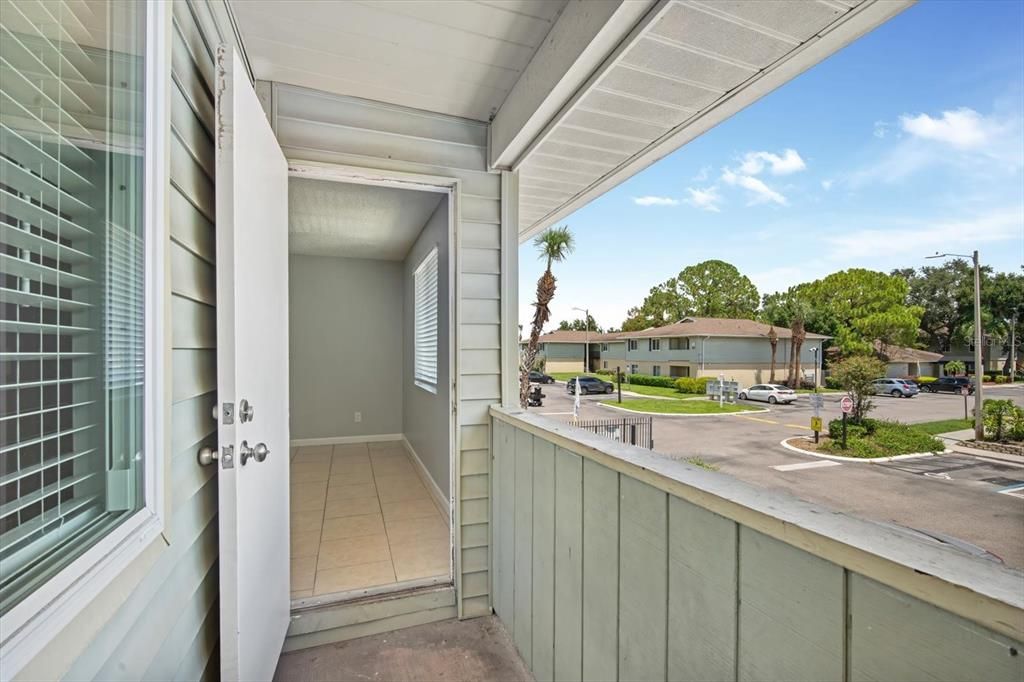 For Sale: $149,900 (2 beds, 2 baths, 918 Square Feet)