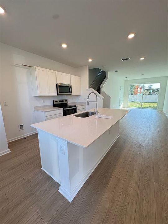 На продажу: $226,990 (2 спален, 2 ванн, 1109 Квадратных фут)