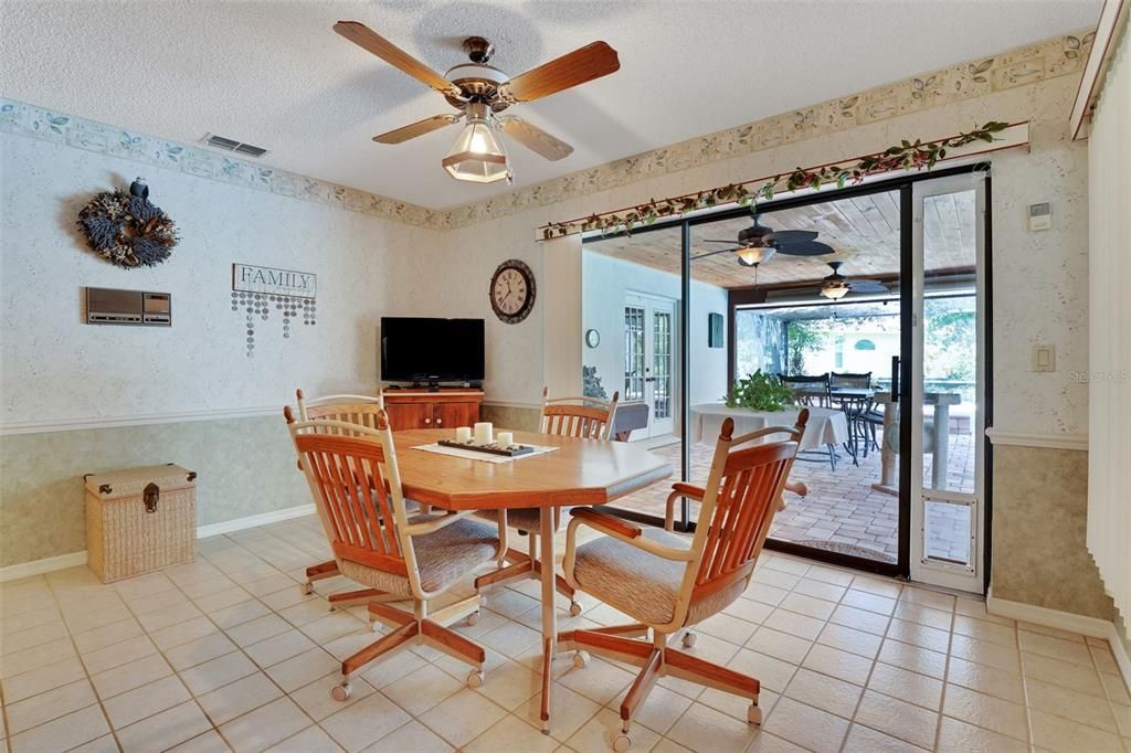 Active With Contract: $439,000 (3 beds, 2 baths, 2603 Square Feet)