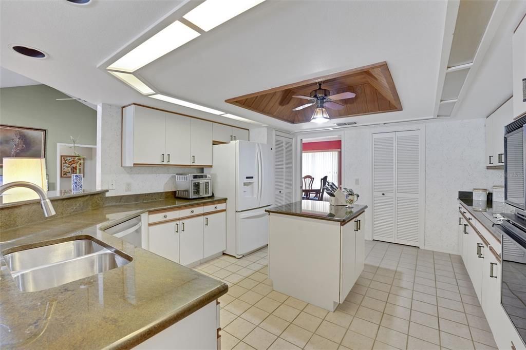 Active With Contract: $439,000 (3 beds, 2 baths, 2603 Square Feet)