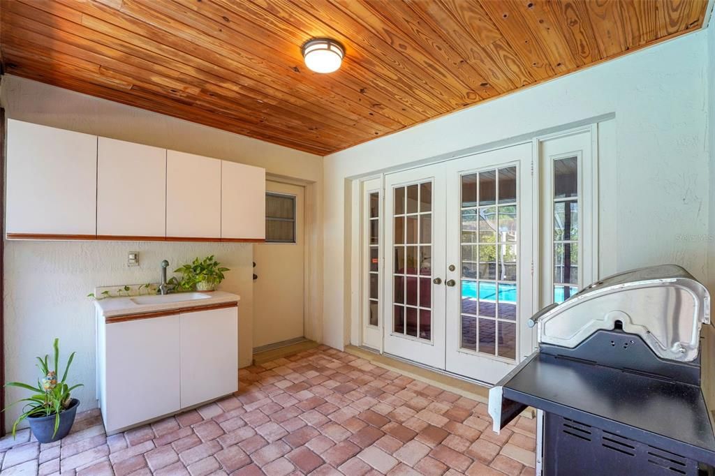 Active With Contract: $439,000 (3 beds, 2 baths, 2603 Square Feet)